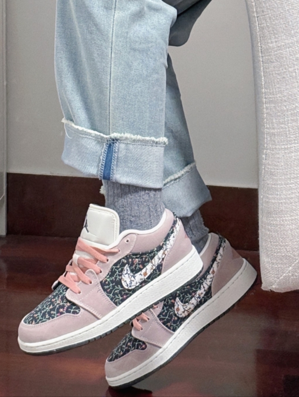 Women's Air Jordan 1 Low SE 'Floral' - Picture 2 of 16